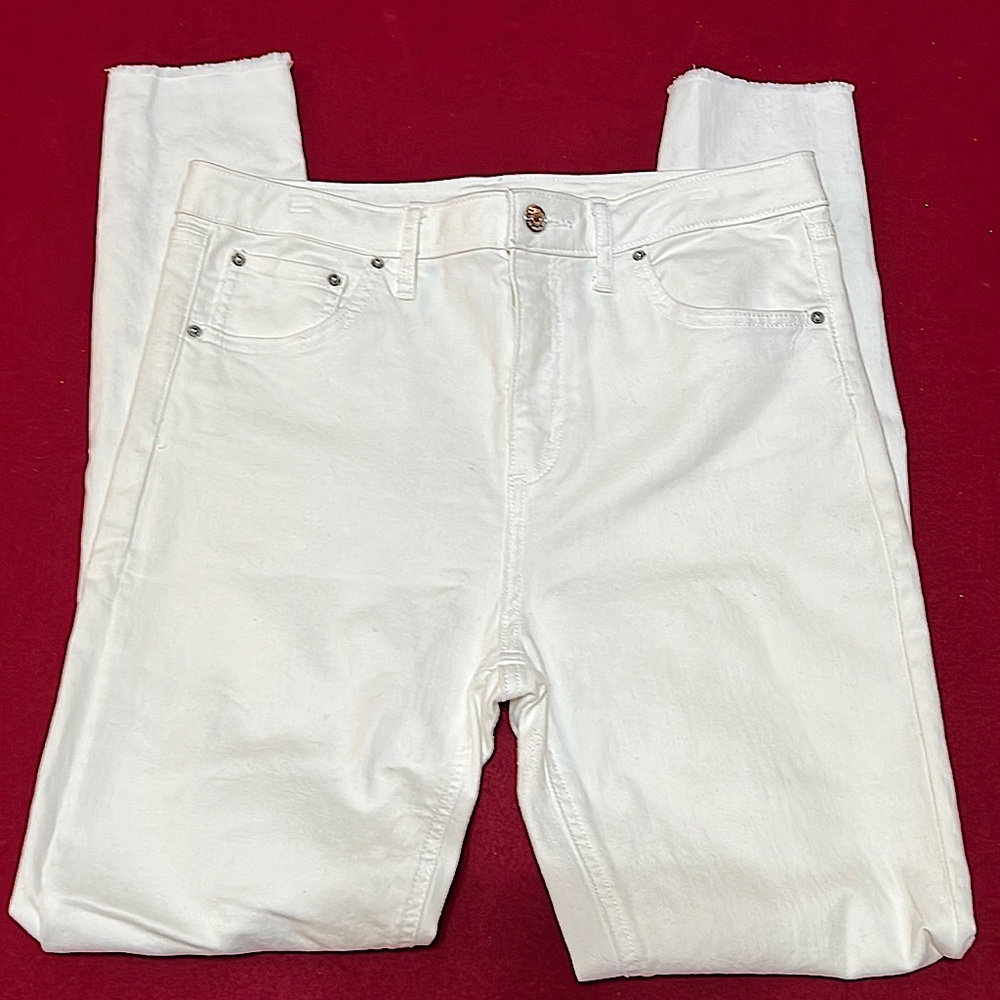 EUC Wild Fable White High Rise Skinny Stretchy jeans with distressed knees